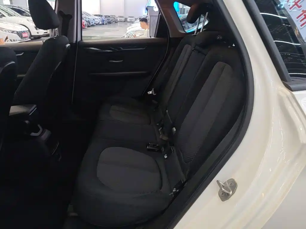 BMW 2 Series Active Tourer — миниатюра 13