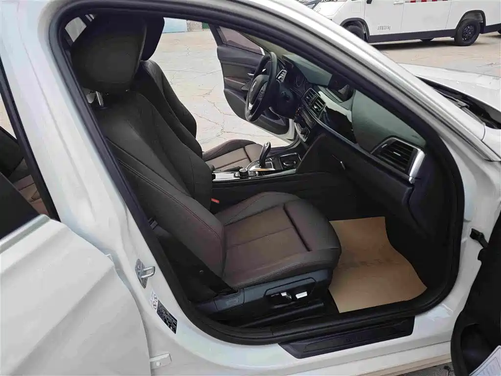 BMW 3 Series — миниатюра 11