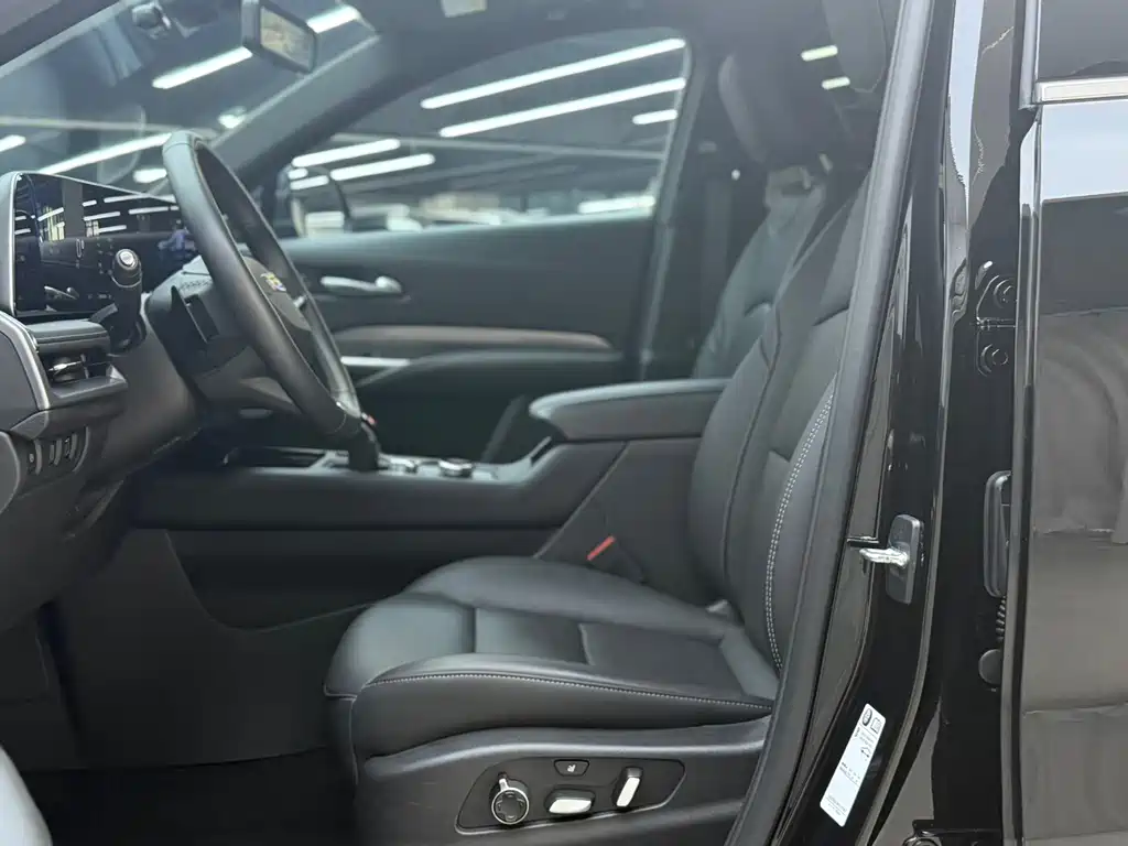Cadillac XT4 — миниатюра 5