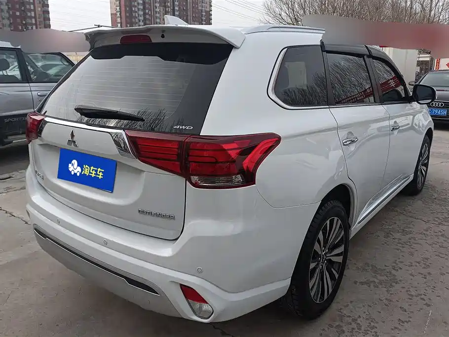MITSUBISHI OUTLANDER