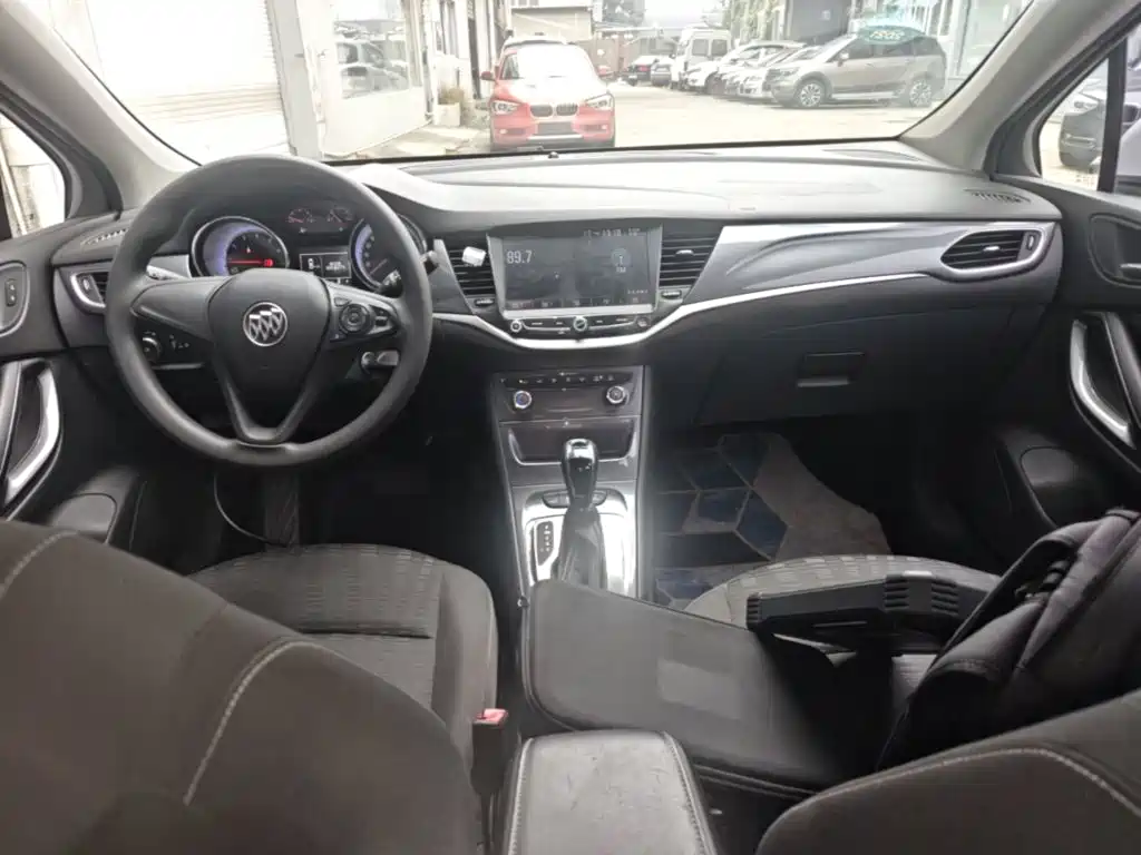 Buick Verano — миниатюра 10
