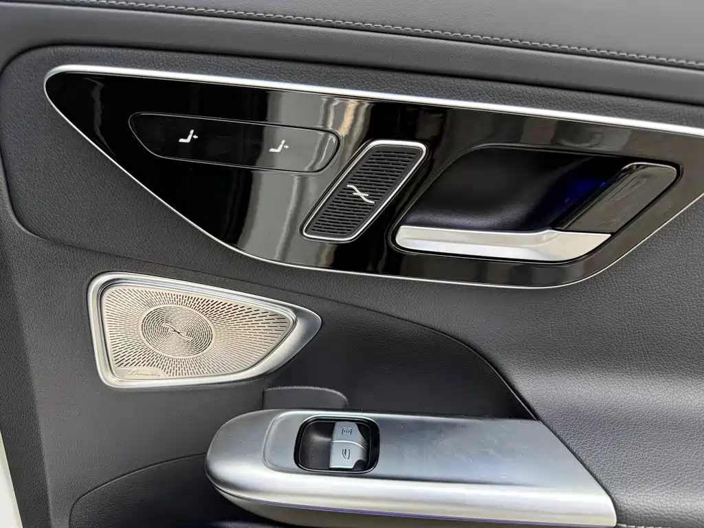 Mercedes-Benz C-Class — миниатюра 12