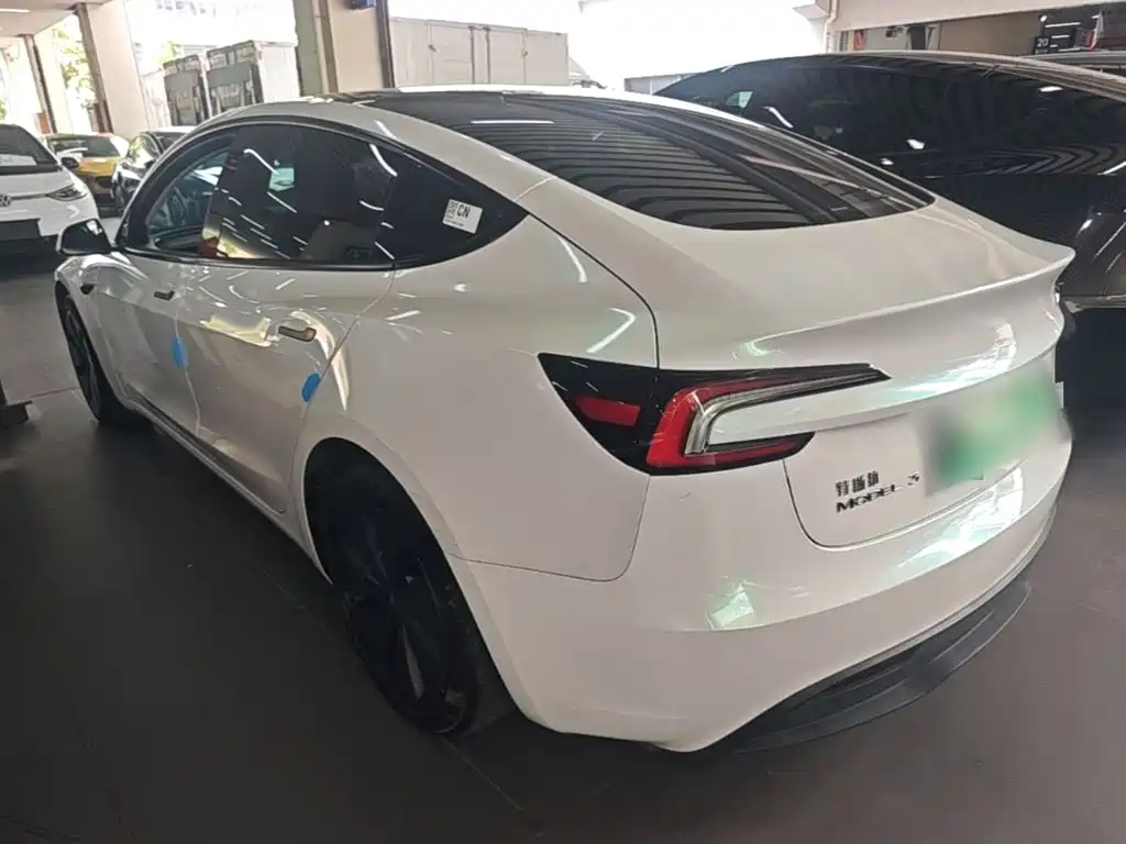 Tesla Model 3 — миниатюра 5