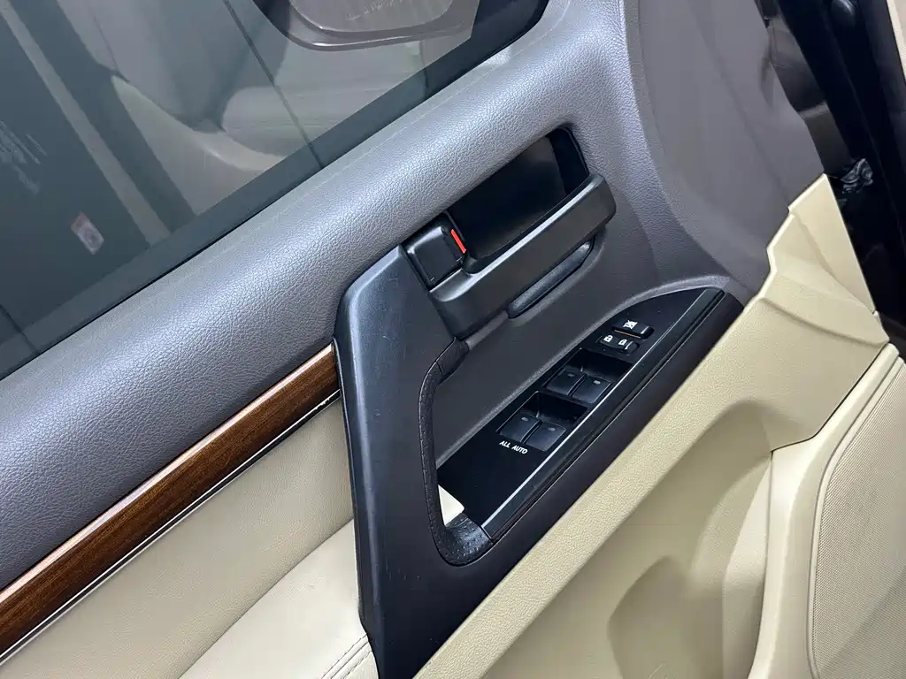 Toyota Land Cruiser — миниатюра 7