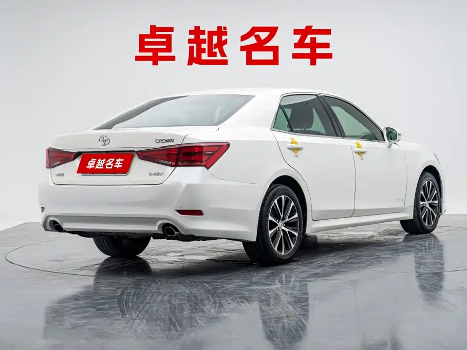 Toyota Crown — миниатюра 3