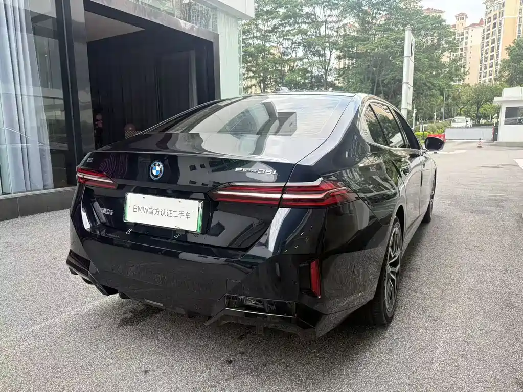 BMW i5 — миниатюра 8