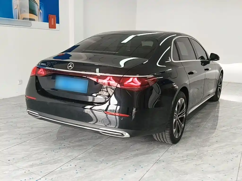 Mercedes-Benz E-Class — миниатюра 7