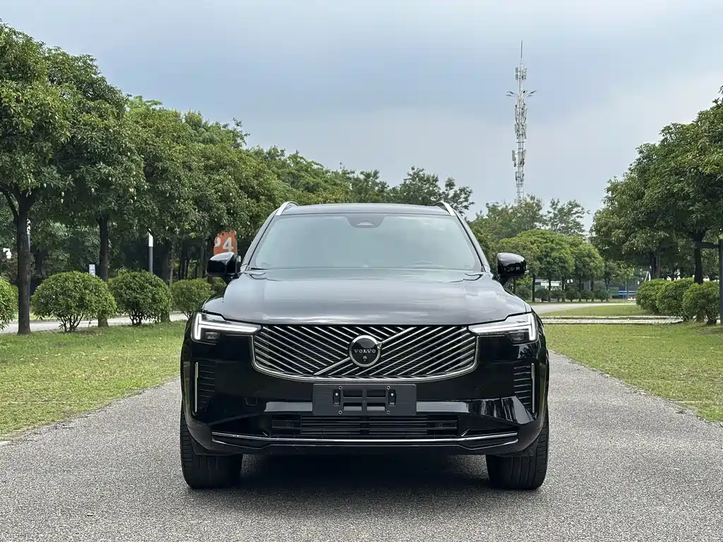 Volvo XC90 2025 T8 Luxury 7 мест