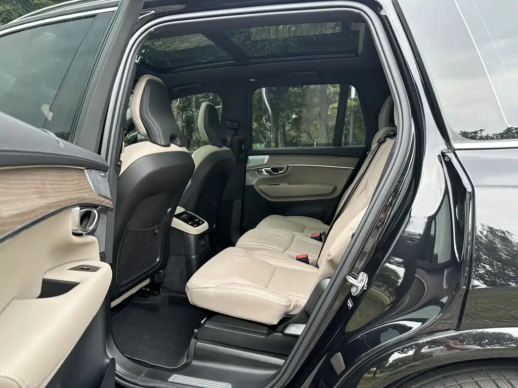 Volvo XC90 2025 T8 Luxury 7 мест