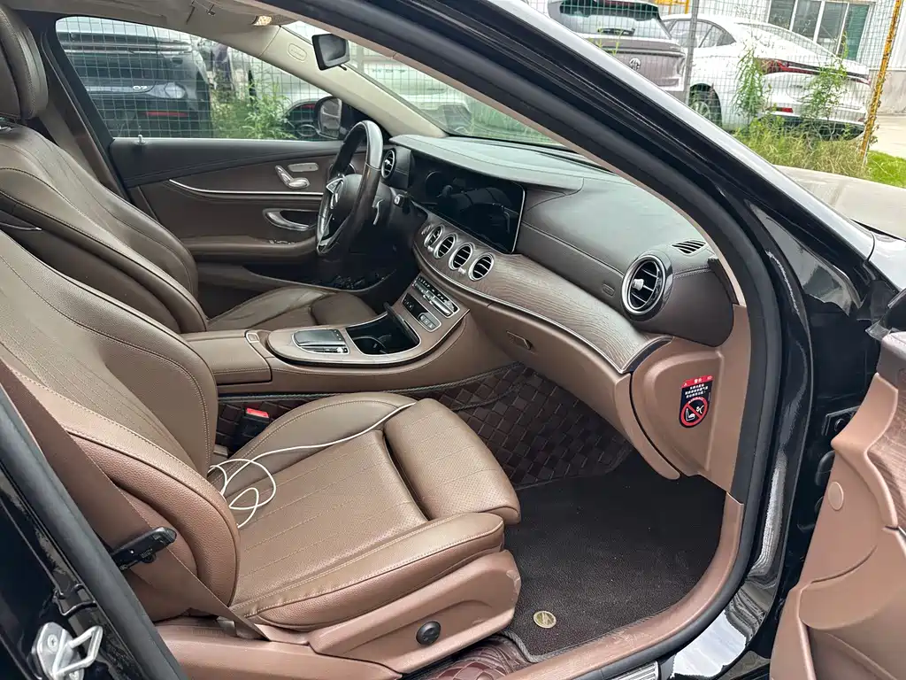 Mercedes-Benz E-Class — миниатюра 15