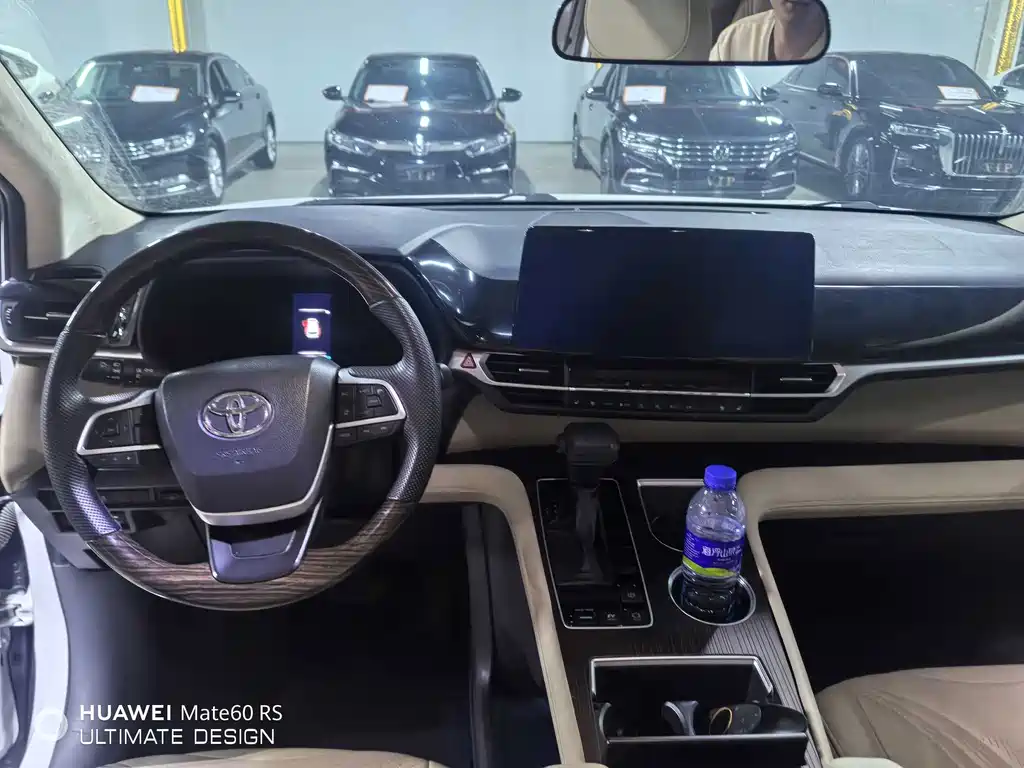 Toyota Sienna — миниатюра 7