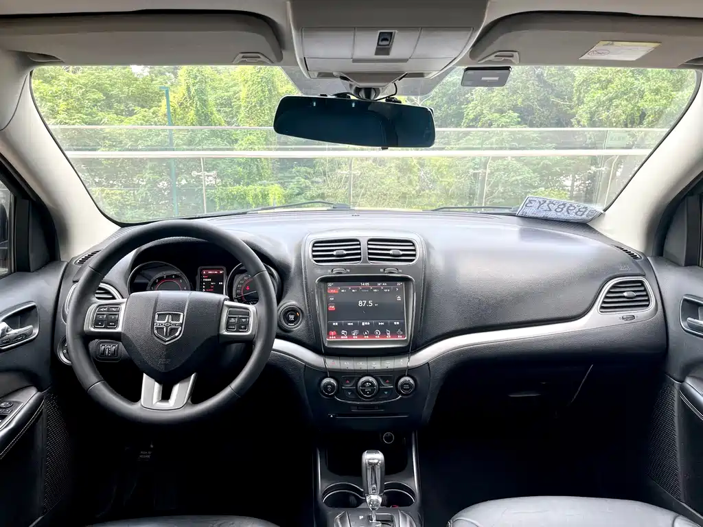 Dodge Journey — миниатюра 5