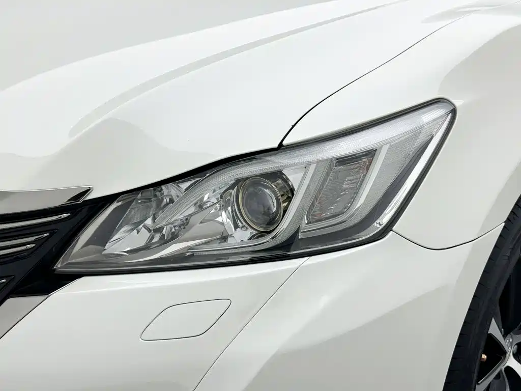 Toyota Crown — миниатюра 24
