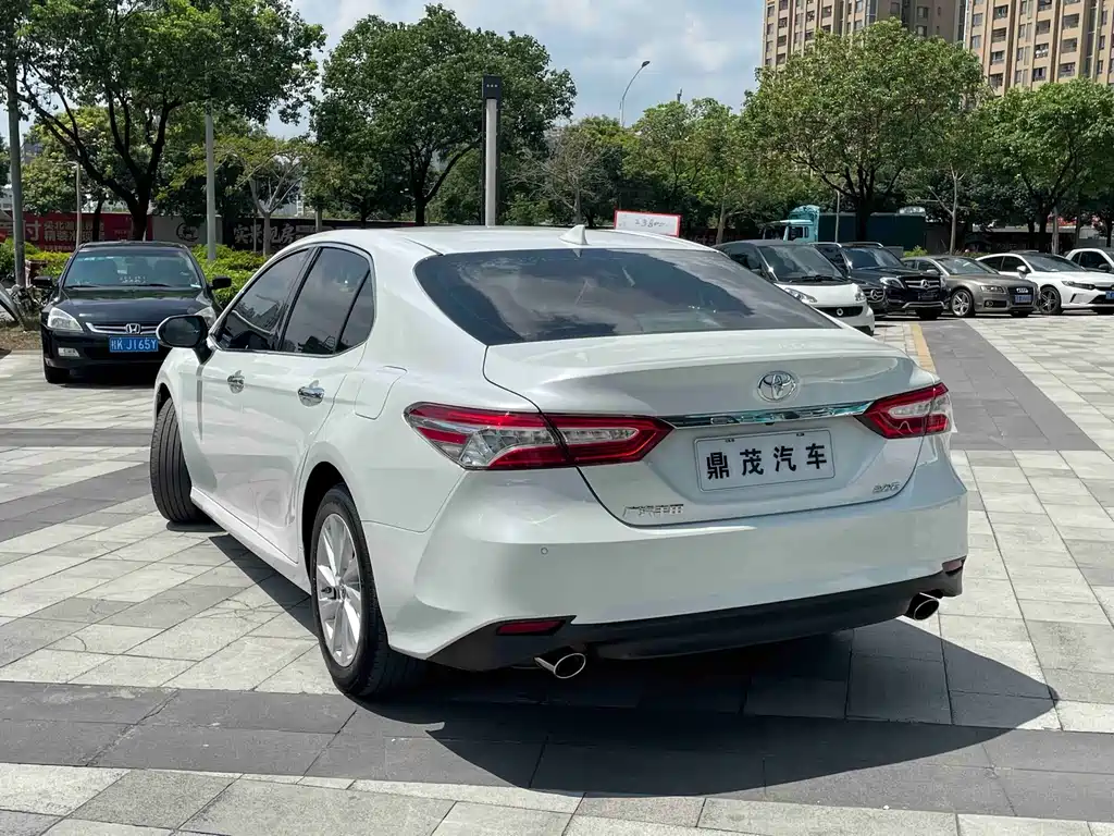 Toyota Camry — миниатюра 5