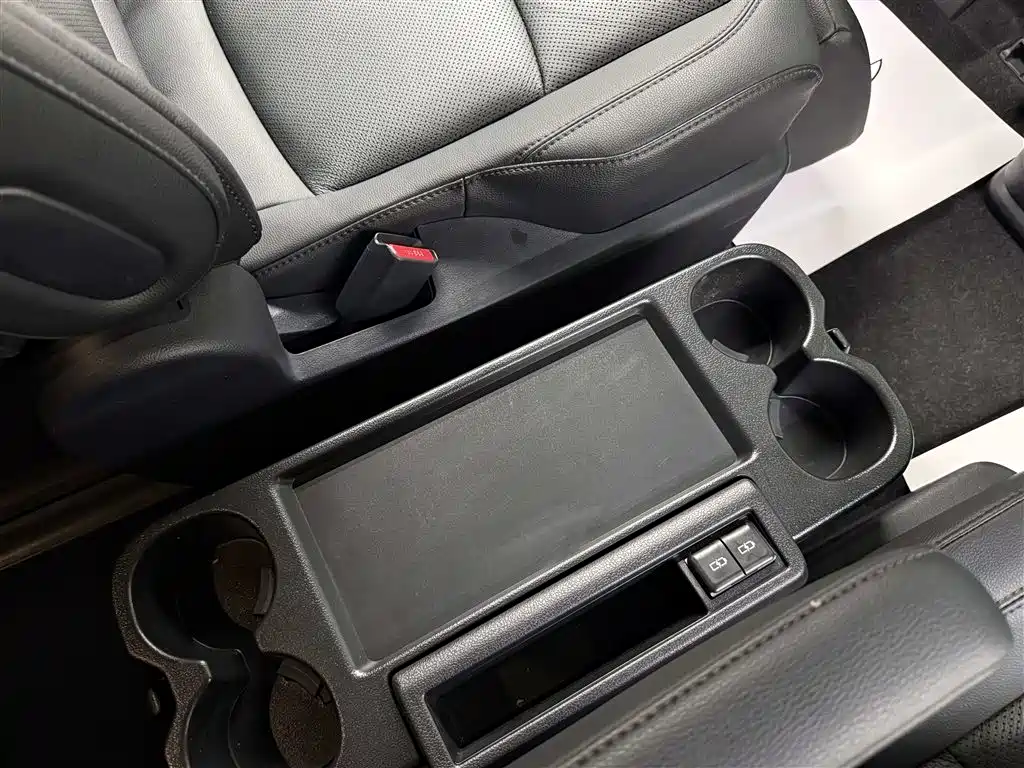 Toyota Sienna — миниатюра 13