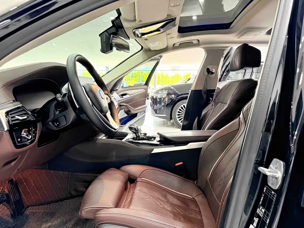 BMW 5 Series — миниатюра 7