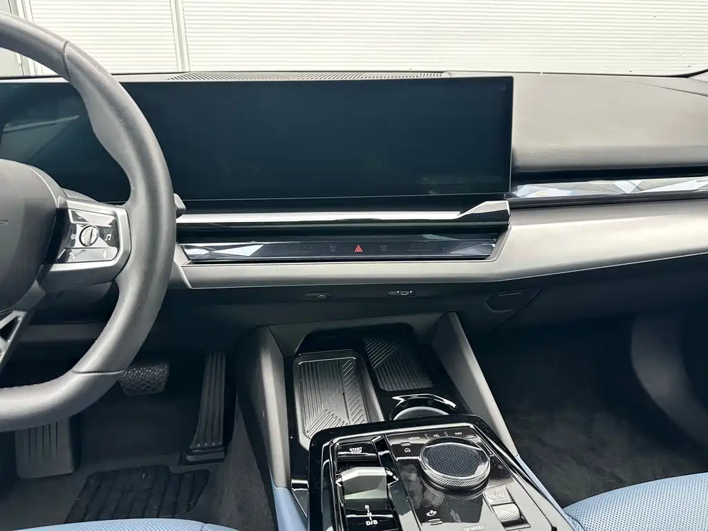 BMW i5 — миниатюра 12