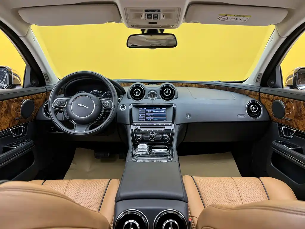 Jaguar XJ — миниатюра 12