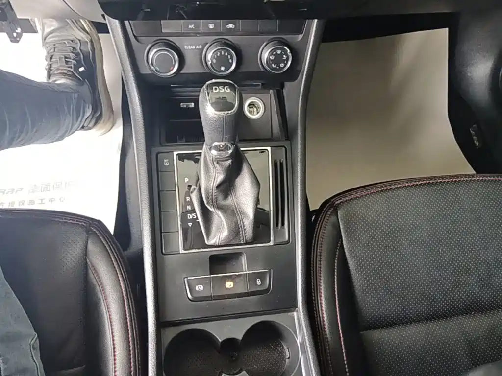 Skoda Superb — миниатюра 14
