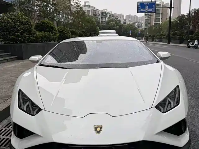 LAMBORGHINI HURACÁN