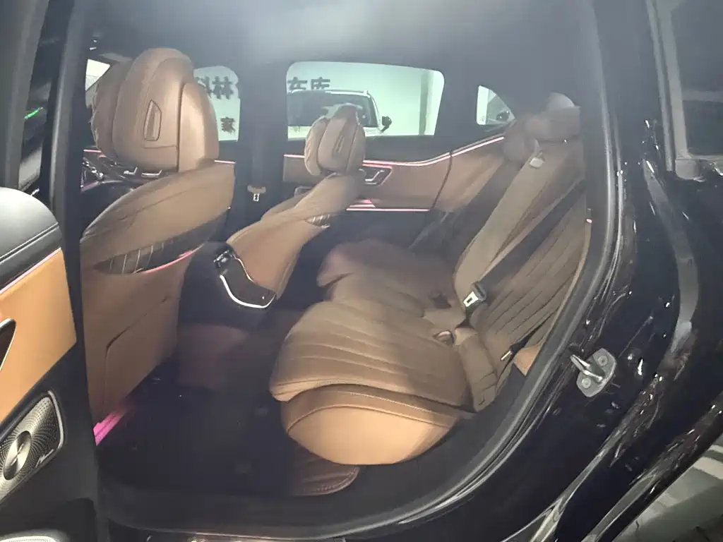 Mercedes-Benz E-Class — миниатюра 11