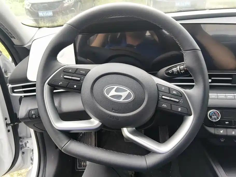 Hyundai Elantra — миниатюра 15