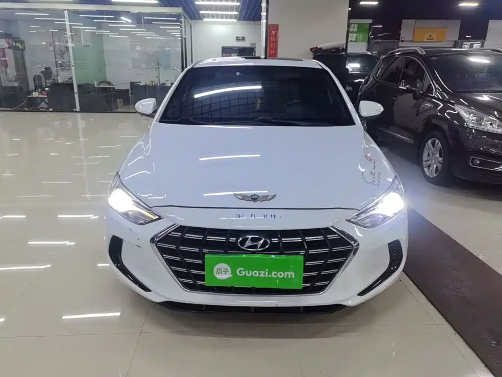 Hyundai Elantra — миниатюра 3