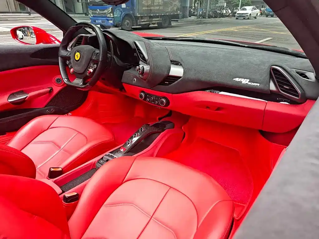 FERRARI 488