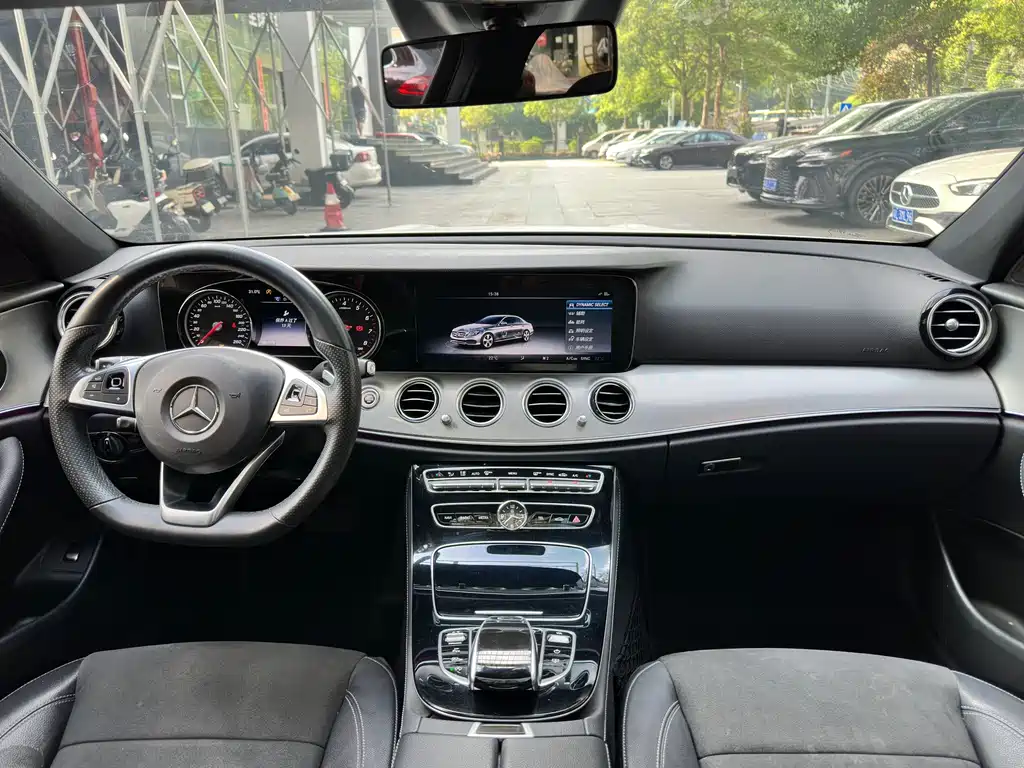 Mercedes-Benz E-Class — миниатюра 13