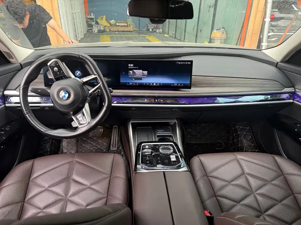 BMW 7 Series — миниатюра 4