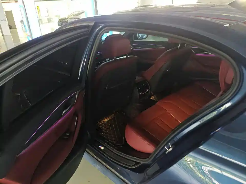 BMW 5 Series — миниатюра 6