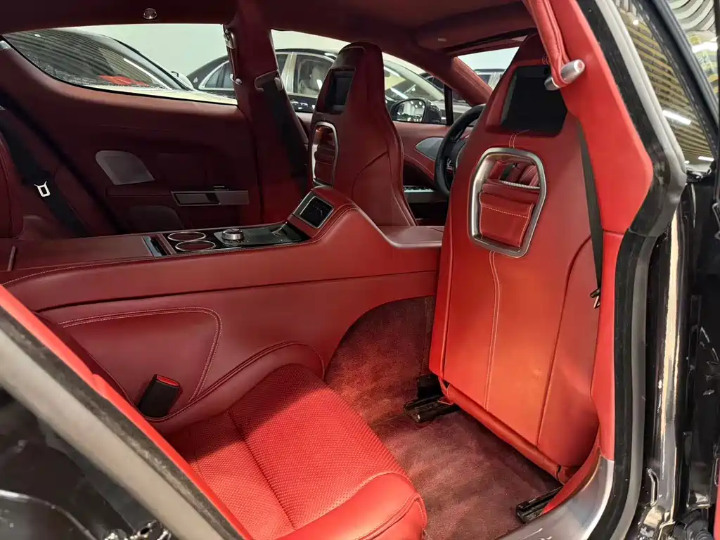 Aston Martin Rapide — миниатюра 8