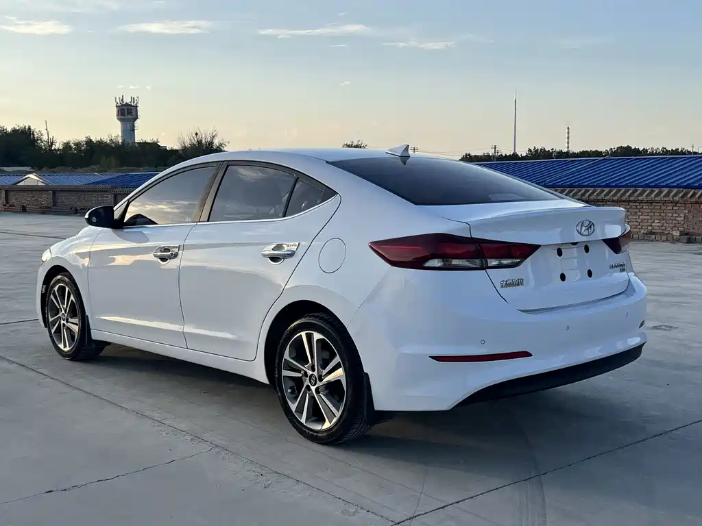 Hyundai Elantra — миниатюра 7