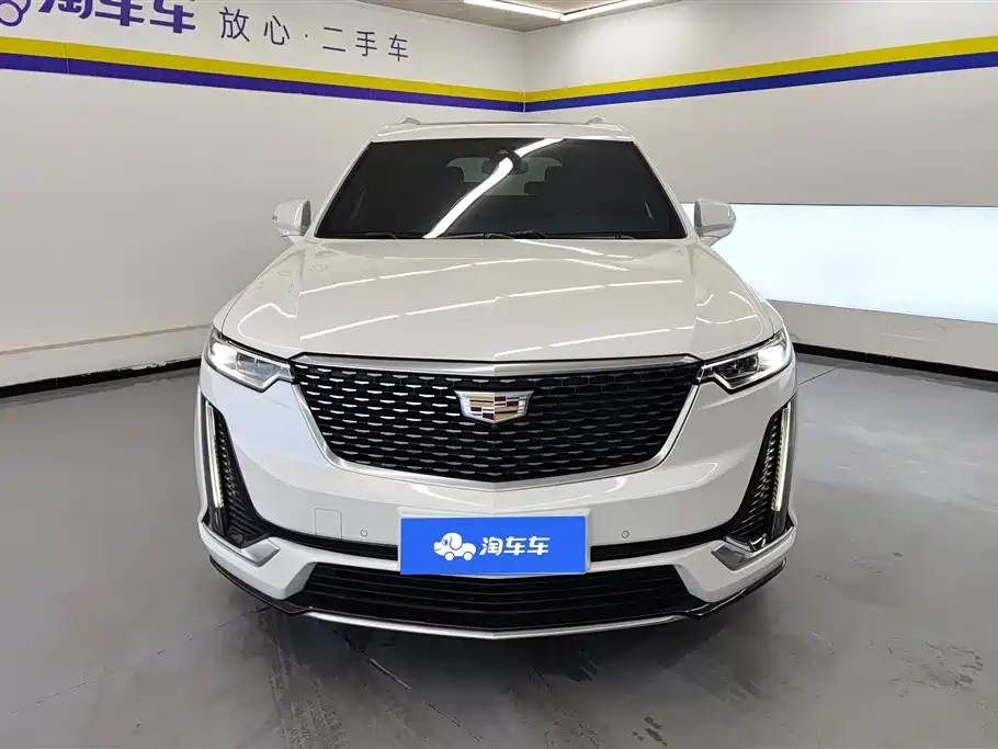 CADILLAC XT6