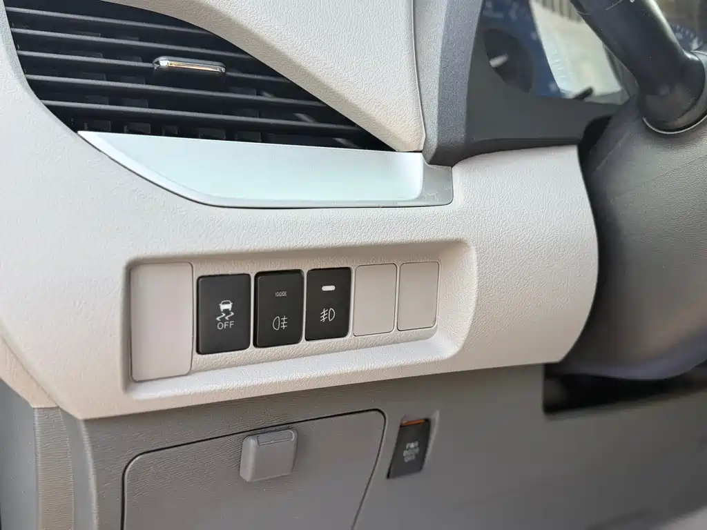 Toyota Sienna — миниатюра 11