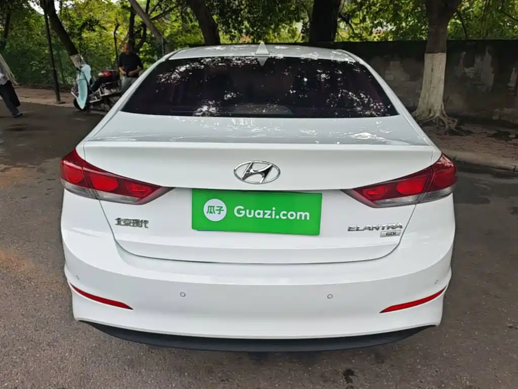 Hyundai Elantra — миниатюра 6