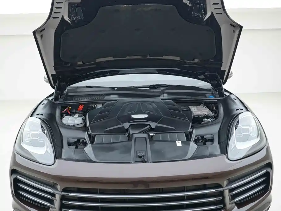 Porsche Cayenne — миниатюра 7