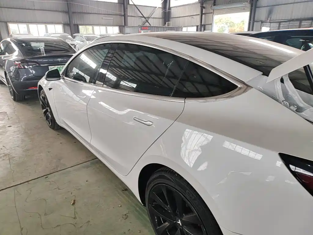 Tesla Model 3 — миниатюра 5