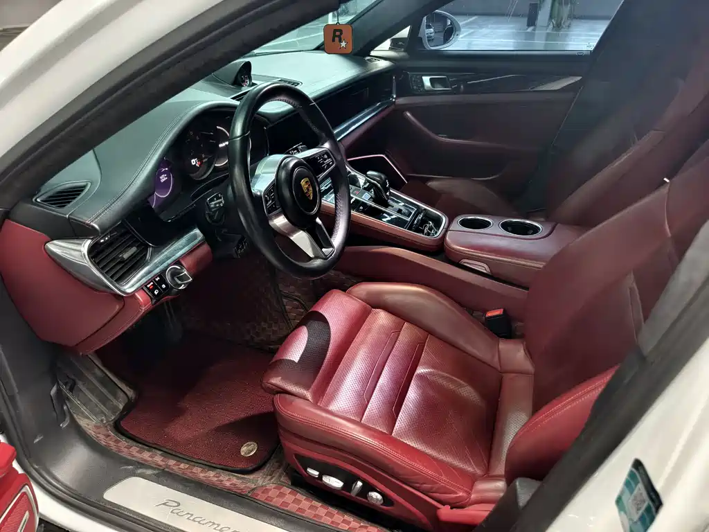 PORSCHE PANAMERA