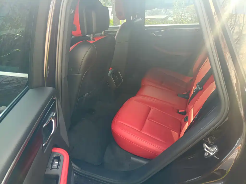 Porsche Macan — миниатюра 11
