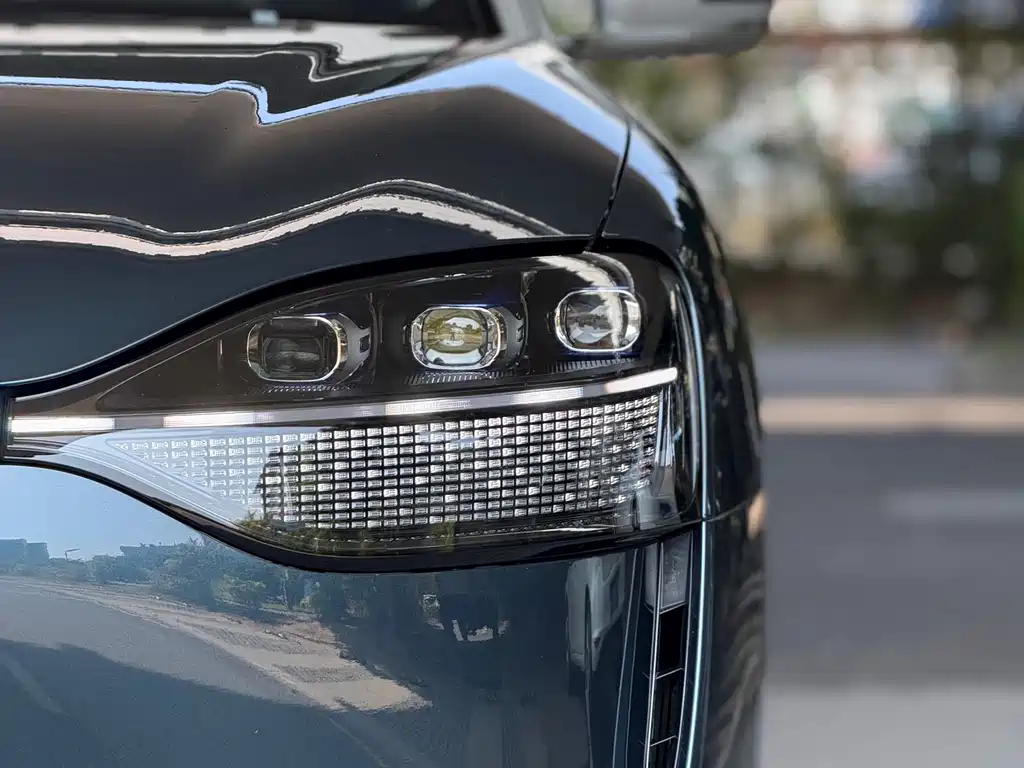 AITO ASK THE WORLD M9