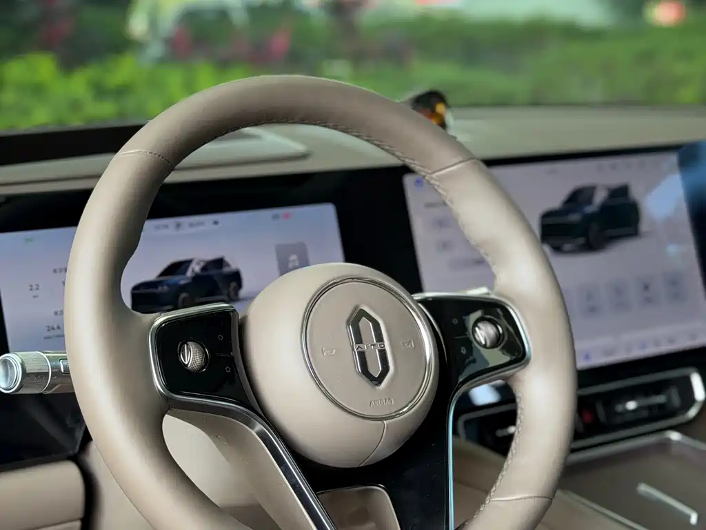 AITO ASK THE WORLD M9