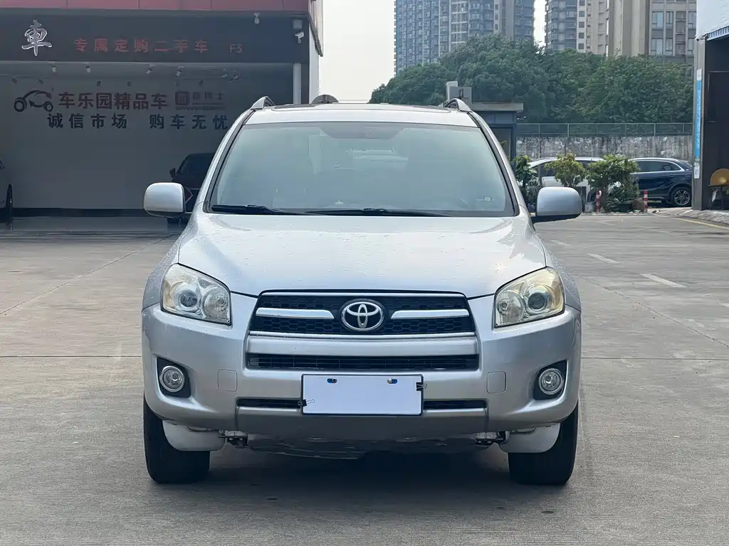 Toyota RAV4 — миниатюра 2
