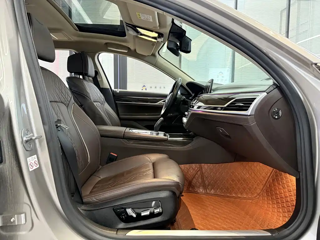 BMW 7 Series — миниатюра 8