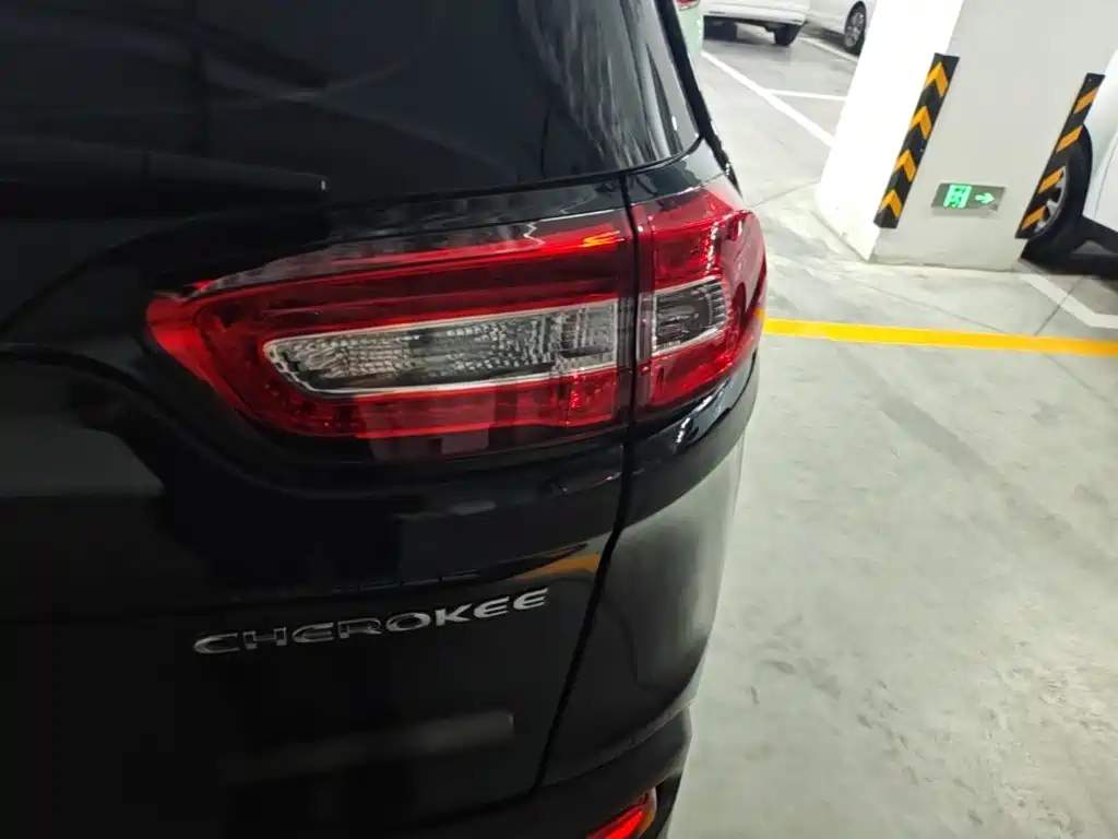 Jeep Cherokee — миниатюра 8
