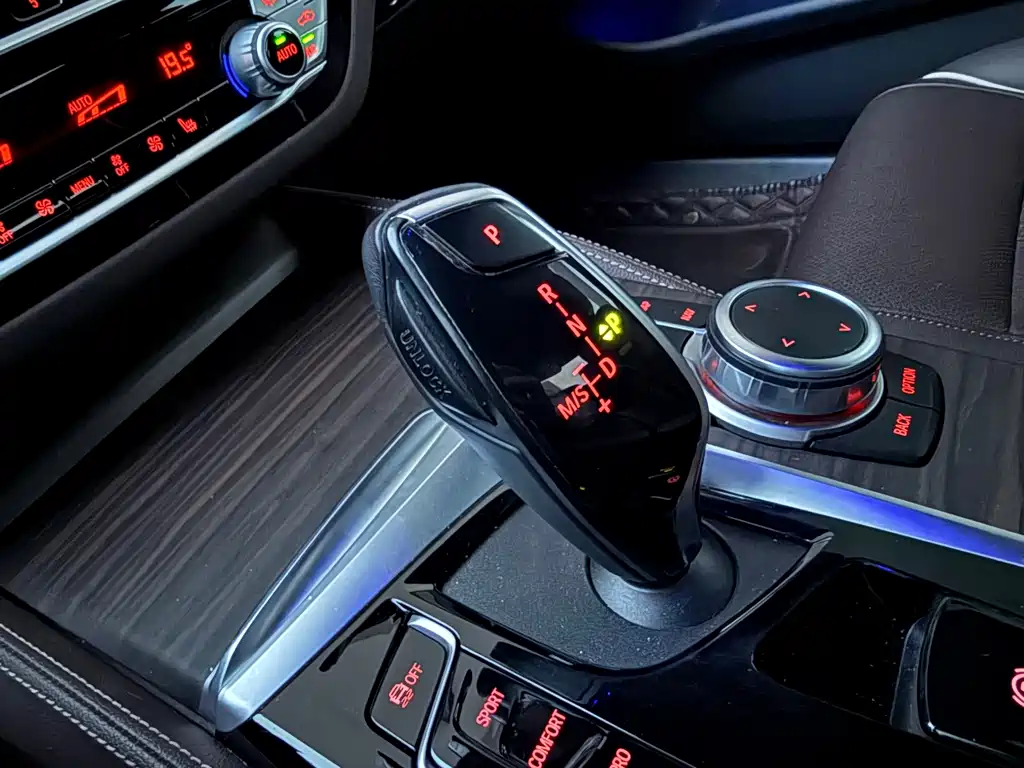 BMW 5 Series — миниатюра 8