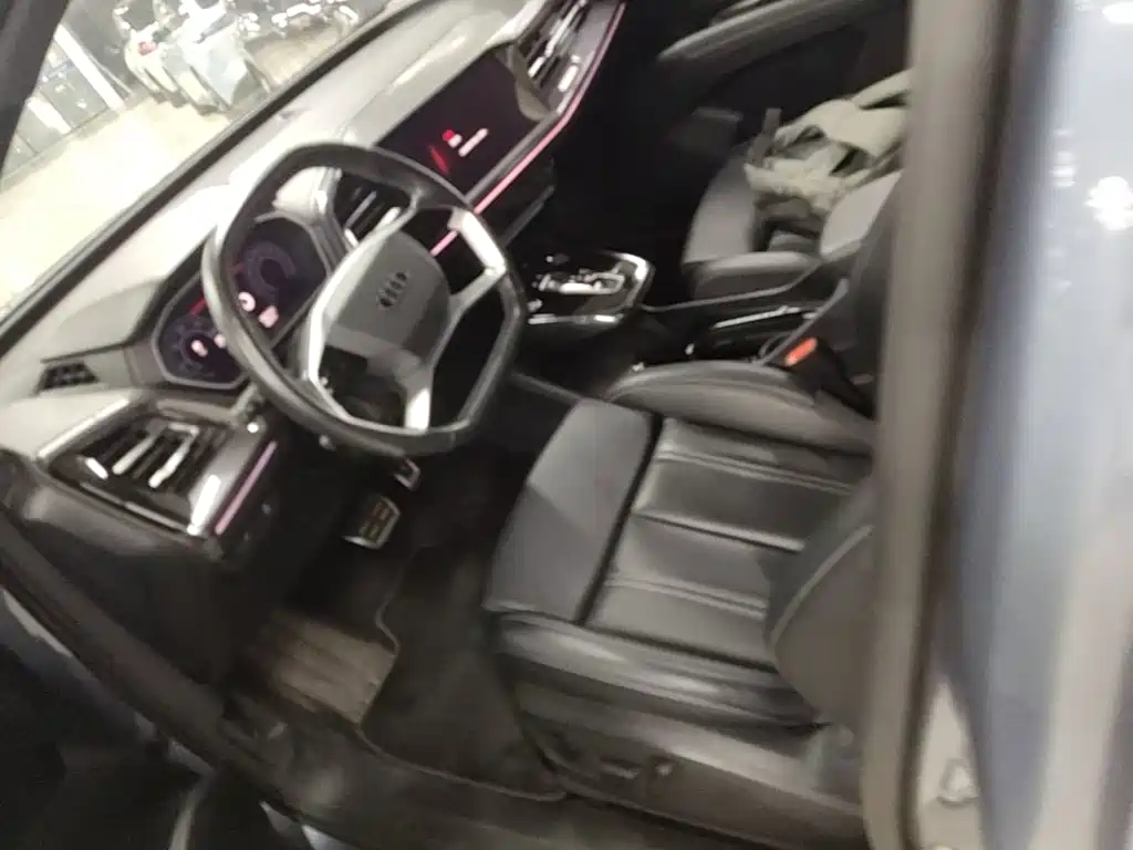 Audi Q4 e-tron — миниатюра 15