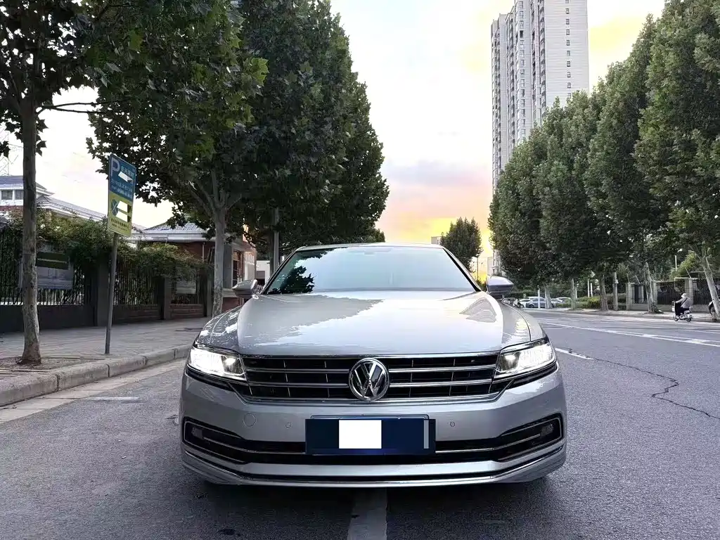 Volkswagen Phideon — миниатюра 2