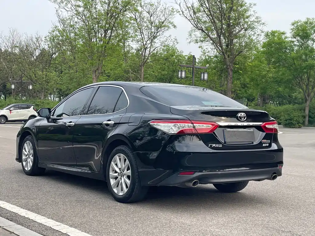 Toyota Camry — миниатюра 6