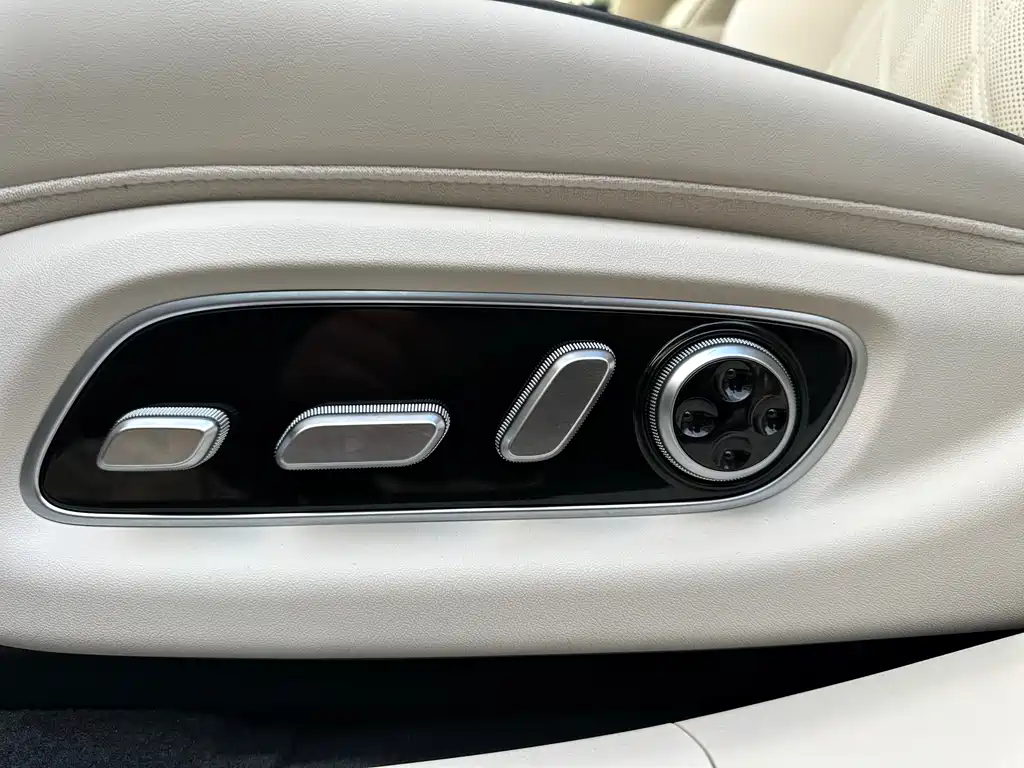 AITO ENJOY THE WORLD S9